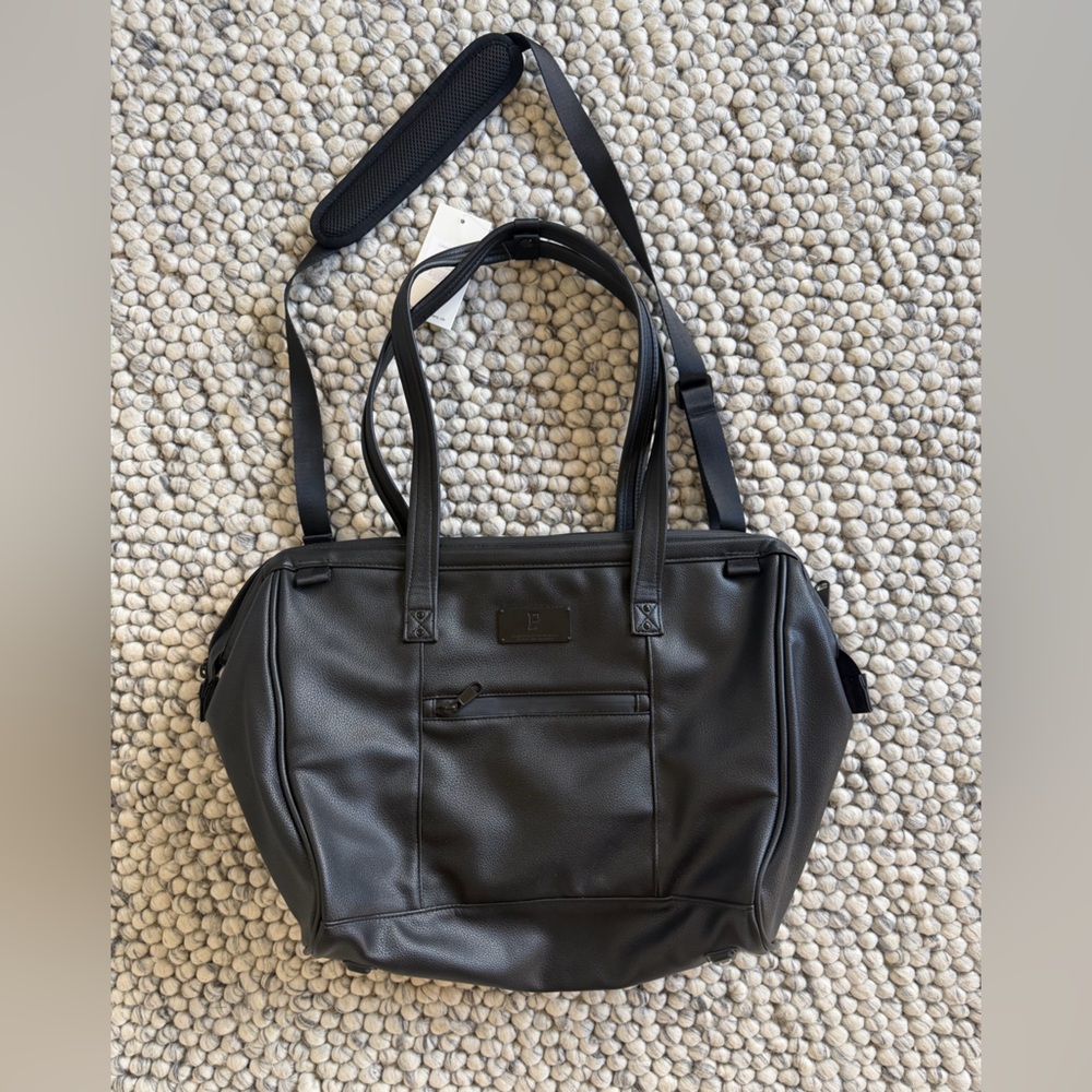 Portland Gear Black “Leatherlite”Travel Tote - Picture 3 of 5